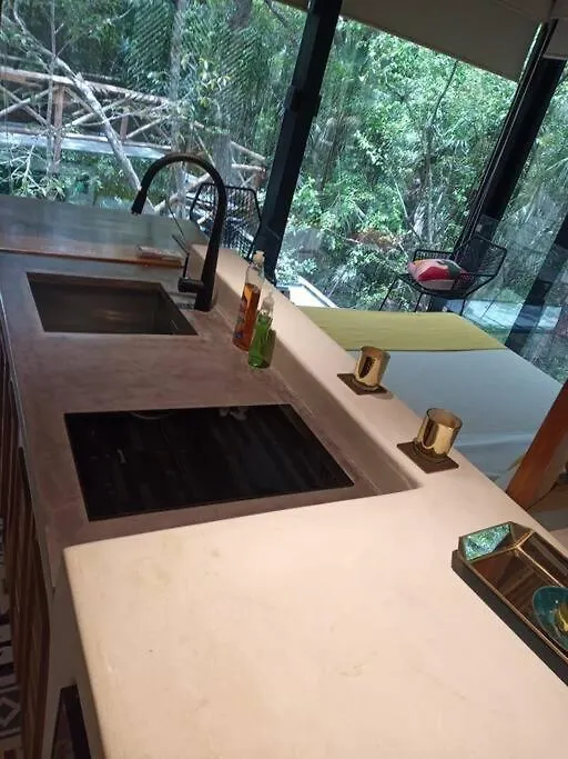 Апартаменты Reflective Jungle Treehouse With Plunge Pool Тулум