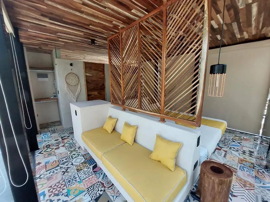 Апартаменты Reflective Jungle Treehouse With Plunge Pool Тулум