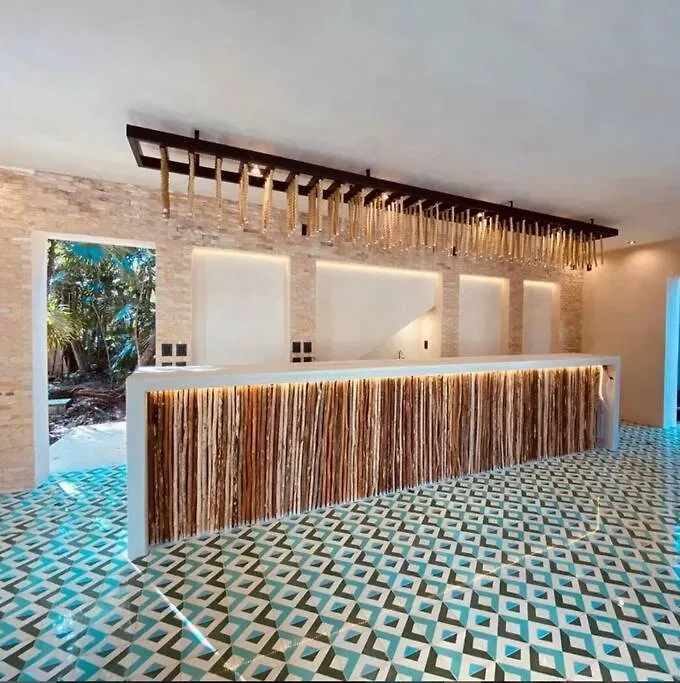 Апартаменты Reflective Jungle Treehouse With Plunge Pool Тулум